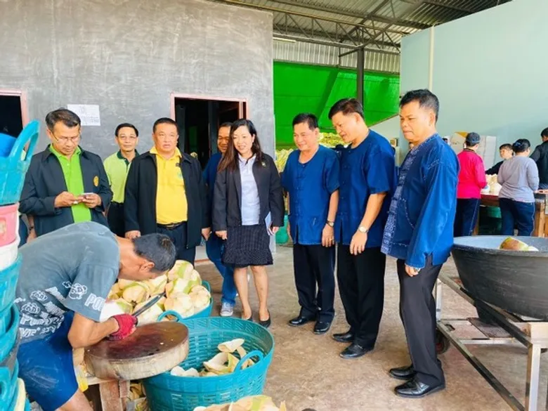 สำนักงานส่งเสริมและพัฒนาการเกษตรที่ 2 จังหวัดราชบุรี จัดแถลงข่าวโครงการเพิ่มประสิทธิภาพการผลิตมะพร้าวอ่อนครบวงจร เพื่อให้เกษตรกรรุ่นใหม่มีบทบาทในกระบวนการพัฒนาเศรษฐกิจของชุมชน