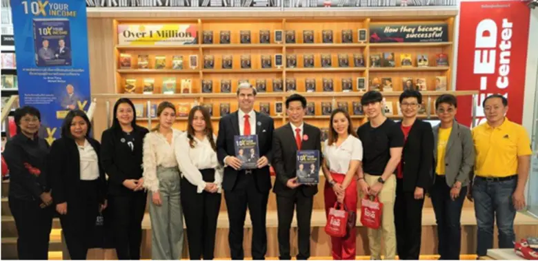 (เรียงจากขวาไปซ้าย) สริดา สาระจันทร์, สวรรย์ พิภูษณ...