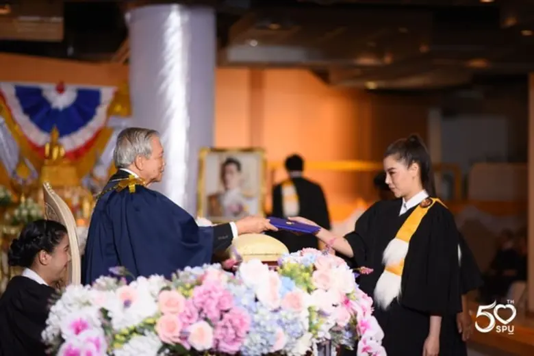 มหาวิทยาลัยศรีปทุม จัดพิธีประสาทปริญญาบัต...