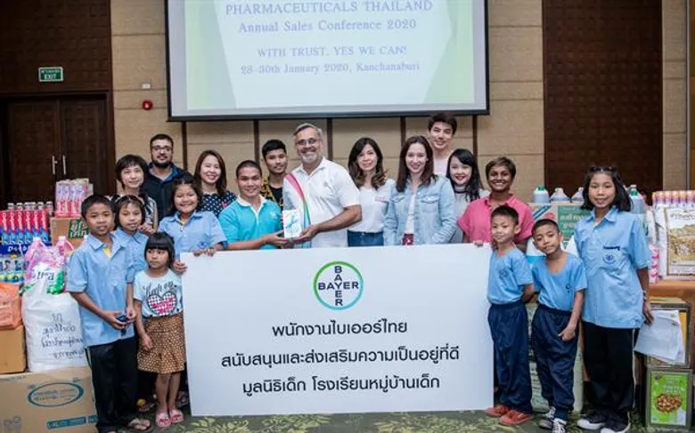 ภาพข่าว: พนักงานไบเออร์ไทย ส่งมอบสิ่งของบริจาคให้กับ มูลนิธิเด็ก โรงเรียนหมู่บ้านเด็ก จังหวัดกาญจนบุรี