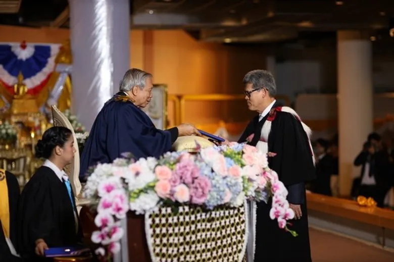 ประกาศเกียรติคุณ นายพิชญะ จันทรานุวัฒน์ ดุษฎีบัณฑิตกิตติมศักดิ์ มหาวิทยาลัยศรีปทุม ประจำปีการศึกษา 2560