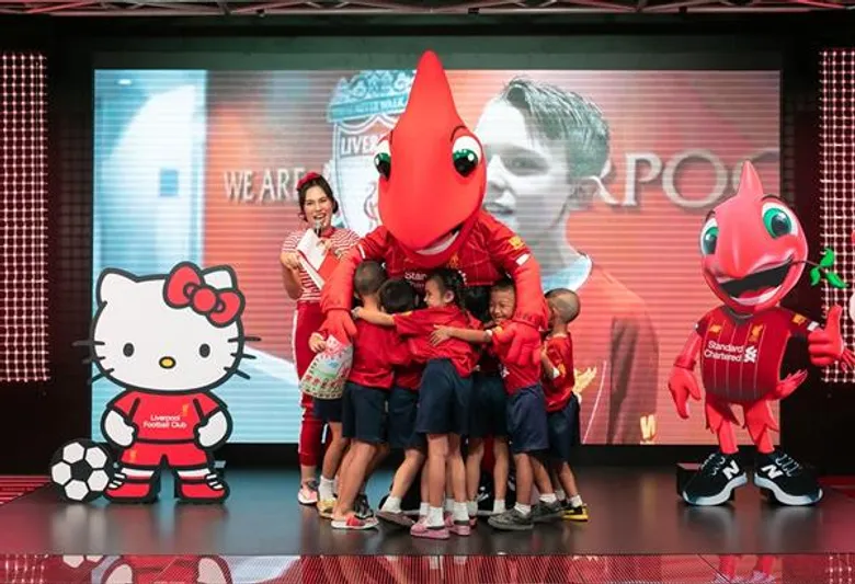 “นิหน่า”-“แบงค์”ร่วมงาน“ซูเปอร์สปอร์ต” เปิดตัวคอลเลคชั่นพิเศษ “Hello Kitty x LFC”