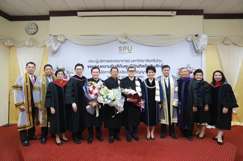 ประกาศเกียรติคุณ ดร.อัญชลิน พรรณนิภา ดุษฎีบัณฑิตกิตติมศักดิ์ มหาวิทยาลัยศรีปทุม ประจำปีการศึกษา 2560