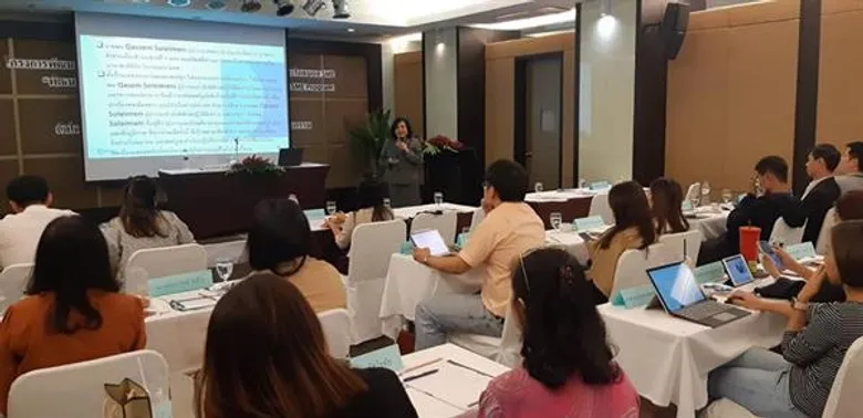 ผู้ช่วยศาสตราจารย์ ดร.ปาริชาติ คุณปลื้ม รองคณบดีคณะบริหารธุรกิจ ม.ศรีปทุม ชลบุรี ร่วมเป็นวิทยากร ในงานฝึกอบรมเชิงปฏิบัติการโครงการพัฒนาผู้ประกอบการสู่การเป็นสมาร์ท SME และโกลบอล SME