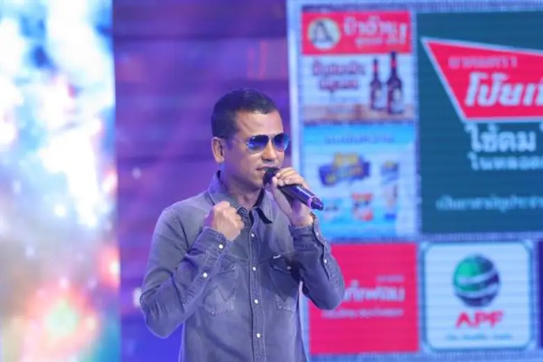 แฝดคนละฝา “ไท ธนาวุฒิ - แช่ม แช่มรัมย์” บุก!! “กิ๊กดูฯ” ควงแขนจัดเต็มความสนุกบนเวที