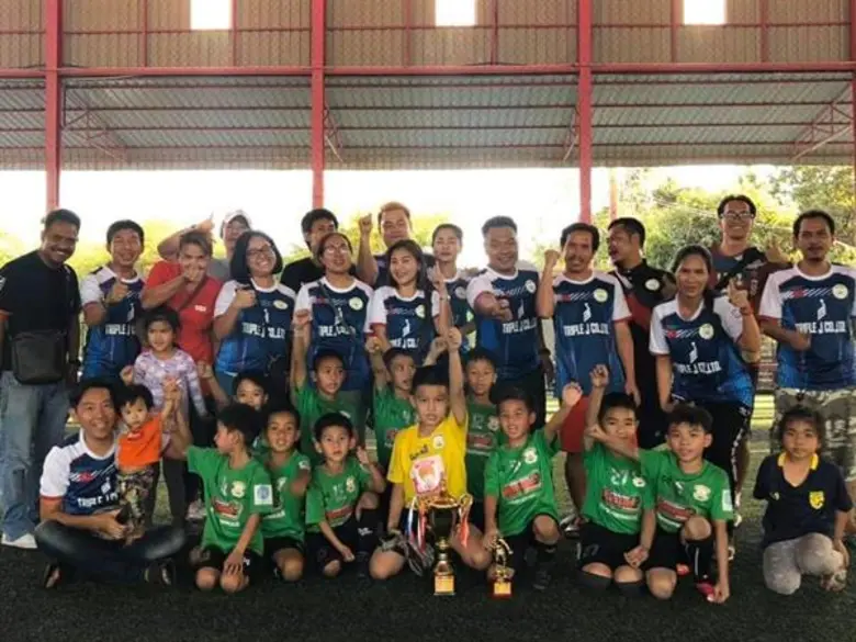 ครูเอิร์น-จิรวรรณ ชัยรุ่งเรือง ผู้อำนวยกา...
