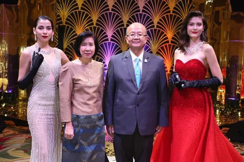 “มารีญา” นำทีมนางแบบ อวดโฉมกับชุดเครื่องประดับสุดหรูในกิจกรรมงานเลี้ยงสังสรรค์นักธุรกิจอัญมณีนานาชาติ