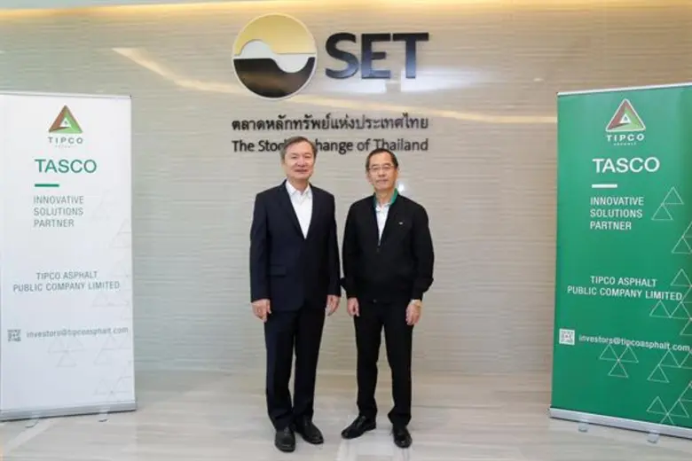 นายชัยวัฒน์ ศรีวรรณวัฒน์ (ซ้าย) กรรมการผู...