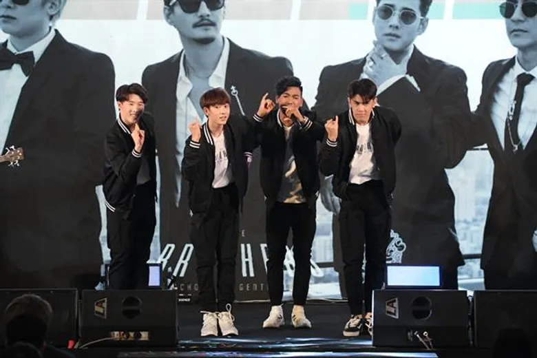 รายการ “The Brothers Thailand” แถลงเปิดตัว “BROACH” รุ่นพี่ “ติ๊ก–อนันดา–มาริโอ้– นิชคุณ” พร้อมเผยโฉมหน้า 20 สุภาพบุรุษ ผ่านเกรณ์เข้ารอบ ไอดอลชายไทย