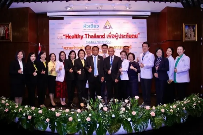 นายทศพล กฤตวงศ์วิมาน (กลาง) เลขาธิการสำนั...