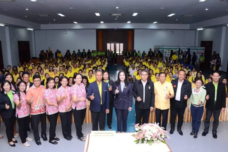 นางสาวมนัญญา ไทยเศรษฐ์ รัฐมนตรีช่วยว่าการ...