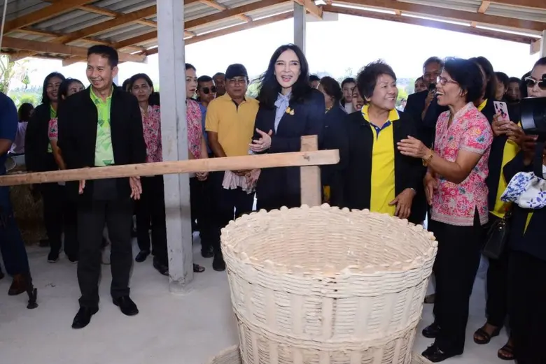 นางสาวมนัญญา ไทยเศรษฐ์ รัฐมนตรีช่วยว่าการ...