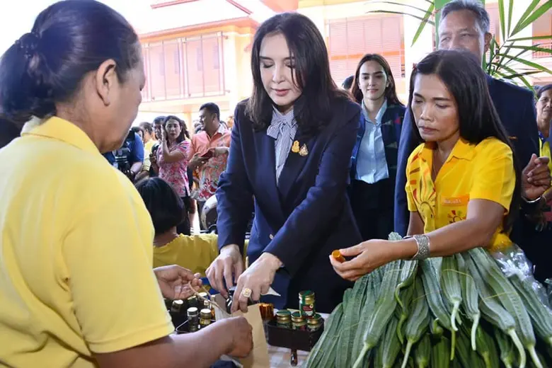 รมช.มนัญญา เยี่ยมชมแปลงนาสาธิตร่วมอนุรักษ์ วิถีดั้งเดิม อำเภอนาโยง จังหวัดตรัง