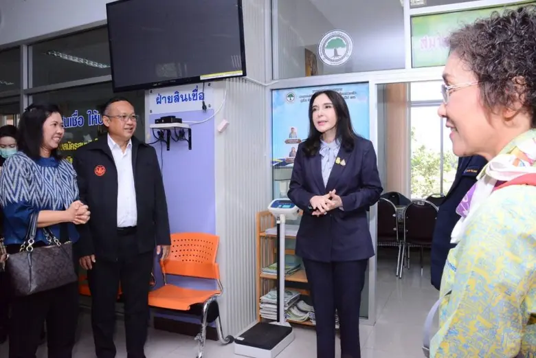 นางสาวมนัญญา ไทยเศรษฐ์ รัฐมนตรีช่วยว่าการ...