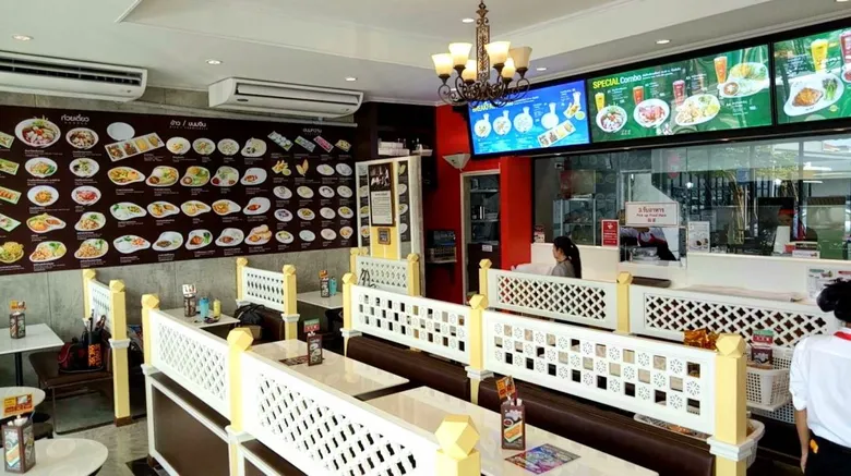 เย็นตาโฟเครื่องทรง รับน้องใหม่สาขา 68 ที่ ปตท.ราชพฤกษ์