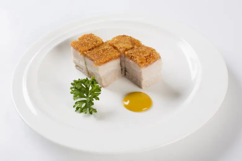 อร่อยเต็มอิ่มไปกับติ่มซำสไตล์โฮมเมดมื้อกลางวันคุณภาพรสชาติต้นตำรับ แบบรับประทานได้แบบไม่จำกัดถึง 46 รายการ  ณ ห้องอาหารจีน แชงพาเลซ โรงแรมแชงกรี-ลา กรุงเทพฯ