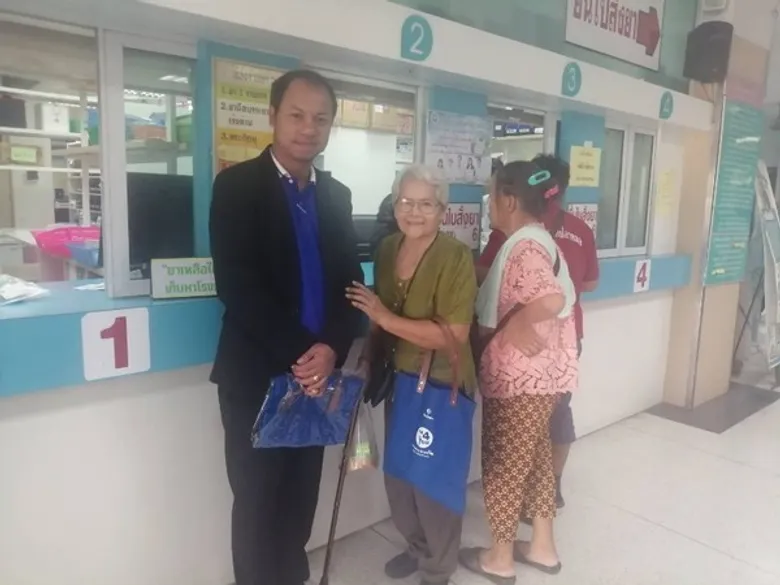 สินมั่นคงประกันภัยมอบถุงผ้าใส่ยาให้โรงพยาบาลในสังกัดกระทรวงสาธารณสุข รณรงค์ลดใช้ถุงพลาสติก