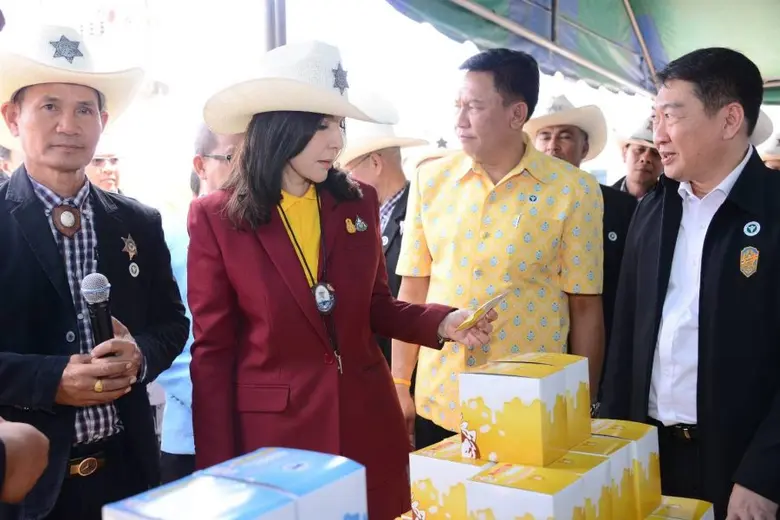 นางสาวมนัญญา ไทยเศรษฐ์ รัฐมนตรีช่วยว่าการ...
