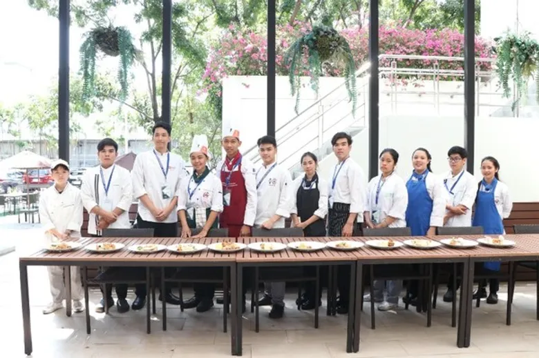 เวที “แข่งขันรุ่นเยาวชนคนประกอบอาหาร ฝีมือแรงงานแห่งชาติ ครั้งที่ 28” ที่วิทยาลัยดุสิตธานี จัดโดย กรมพัฒนาฝีมือแรงงาน กระทรวงแรงงาน