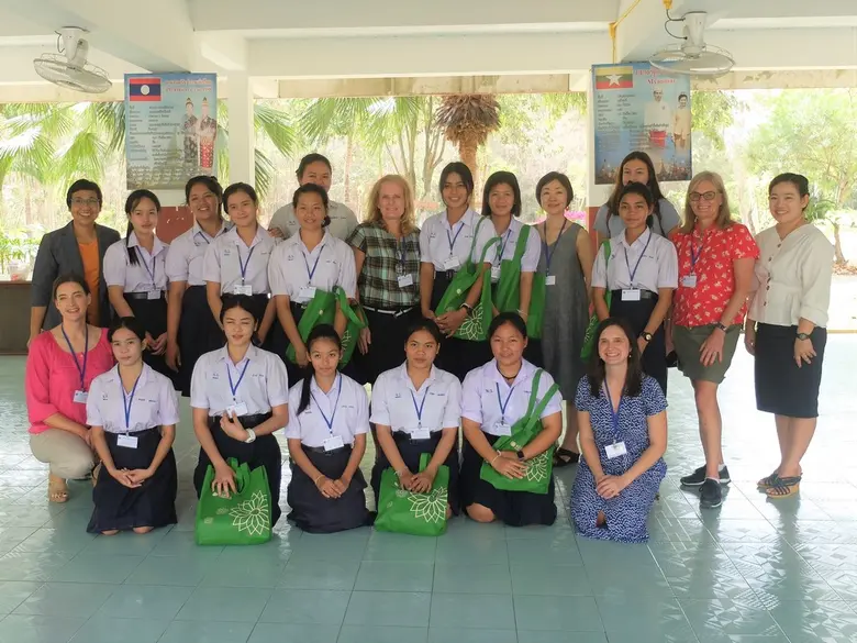 สมาคมสตรีอเมริกันแห่งประเทศไทย(AmericanWo...