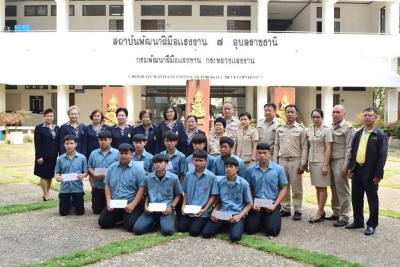 แม่บ้านมหาดไทย จ.อุบลราชธานี เข้าเยี่ยมแล...