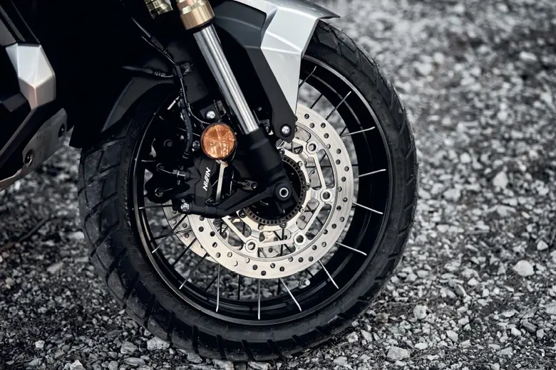X-ADV บิ๊กสกู๊ตเตอร์สายลุย คว้ารางวัล BIKE OF THE YEAR 2020 ประเภท Best Adventure Middle Weight