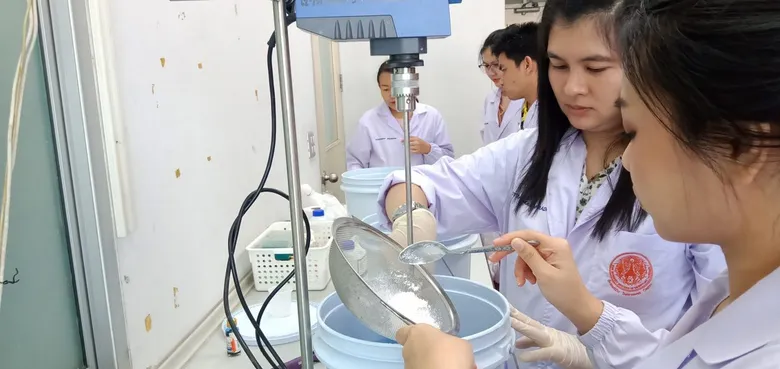 วัดอุณหภูมิแม่นสุดๆ! สจล. เปิดตัวประตูสแกนอุณหภูมิระบบ AI เวอร์ชันใหม่ ผนวกฟังก์ชันฆ่าเชื้อ พร้อมชูมาตรการสู้โควิด-19