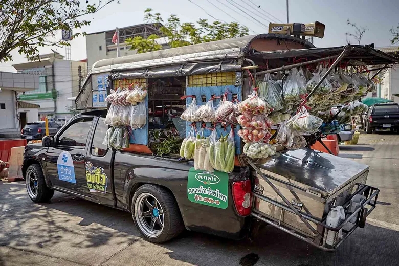 “ตลาดไท” ช่วยไทย สู้ภัย COVID-19 จัดรถเร่หรือรถพุ่มพวงอาหารสดอาหารแห้งราคาถูก วิ่งตรงถึงประชาชน