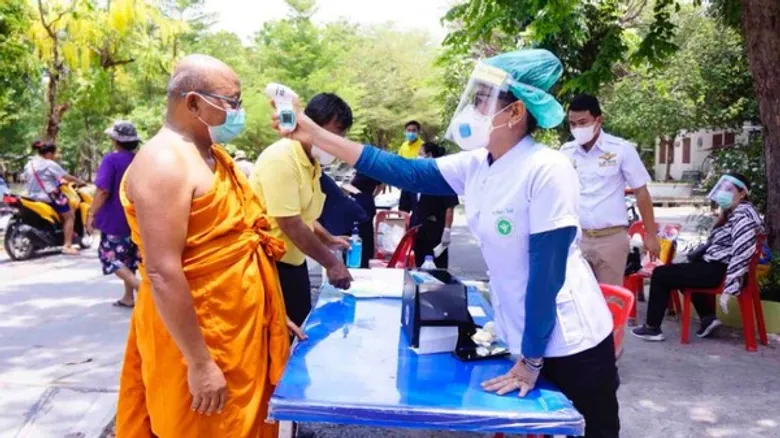 ถึงเวลา พระช่วยโยม ตั้งโรงทานต้านโควิด” ณ วัดโตนด