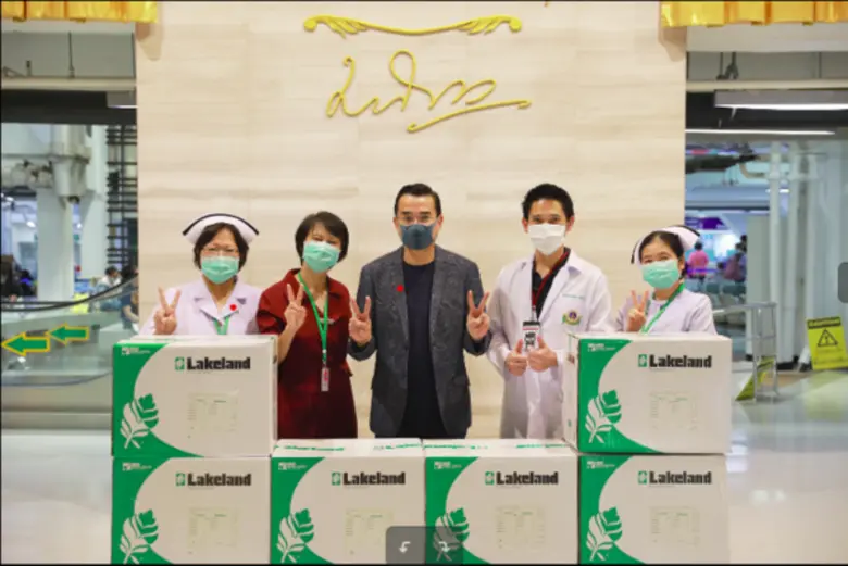 นีโน่ เมทนี และ ทีมงานจาก Trylagina มอบชุดและป้องกั...