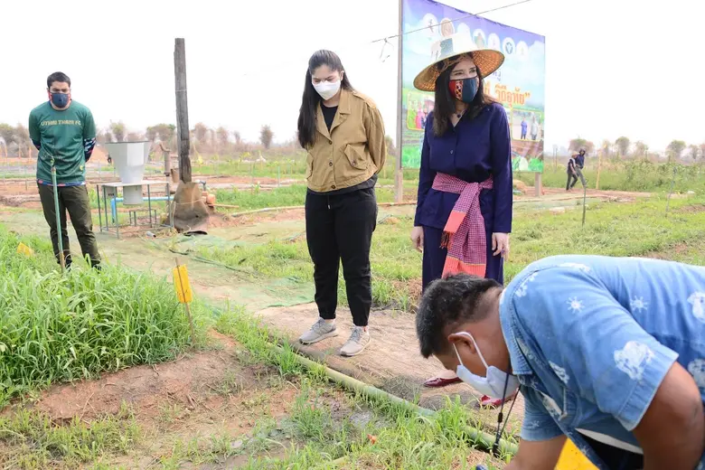 นางสาวมนัญญา ไทยเศรษฐ์ รัฐมนตรีช่วยว่าการ...