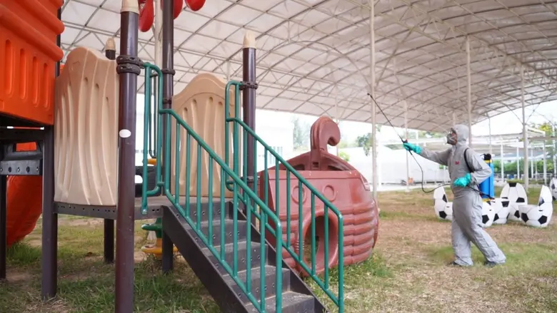 'สาธิตกรุงเทพธนฯ’ วางมาตราการเข้ม ฉีดยาฆ่าเชื้อทุกสัปดาห์ รับมือ ไวรัส โควิด-19