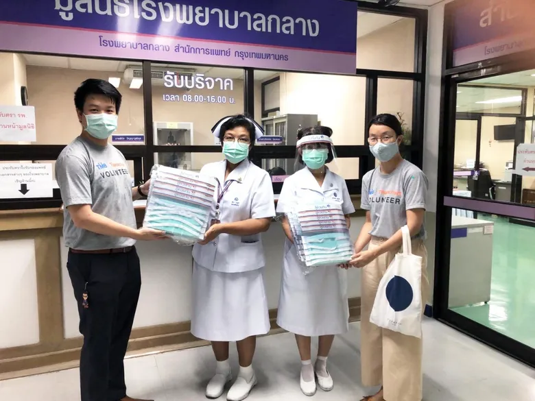 โครงการไฟ-ฟ้า ทีเอ็มบี และธนชาต เดินหน้าส่งมอบความห่วงใย จัดกิจกรรม “Face Shield ช่วยชาติ”