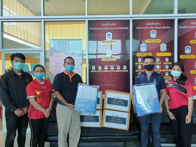 ภาพข่าว: ดี - แลนด์ เดินสายส่งมอบความห่วงใยและกำลังใจสู่สังคมร่วมแจก Face Shield ป้องกัน COVID-19