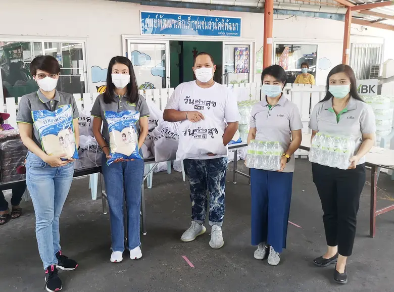 นางสาวศตกมล วรกุล ผู้อำนวยการ ฝ่ายสื่อสาร...