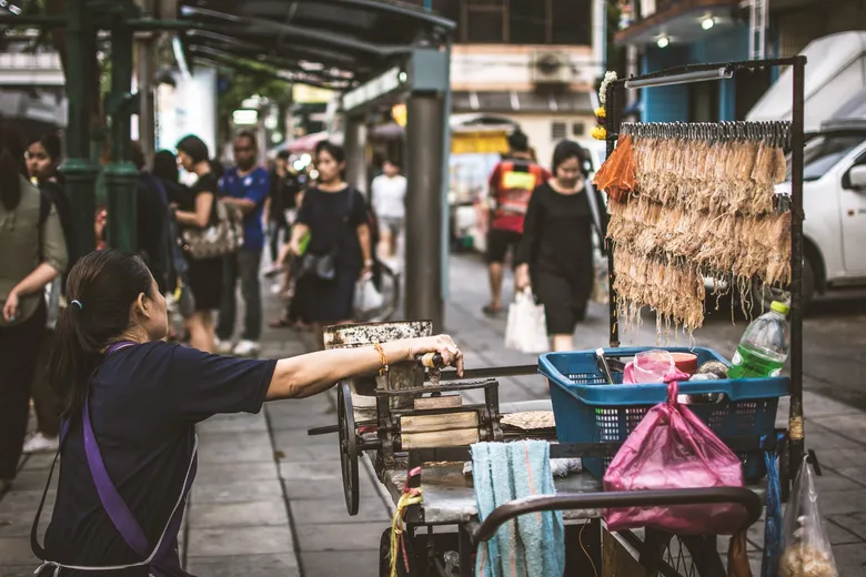 นักวิชาการ สจล. เผย 5 มาตรการควบคุมสุขลักษณะร้านอาหารริมทางทั่วประเทศ ในช่วงผ่อนปรนมาตรการล็อคดาวน์ พร้อมแนะรัฐดึงเทคโนโลยีช่วยผู้ประกอบการ