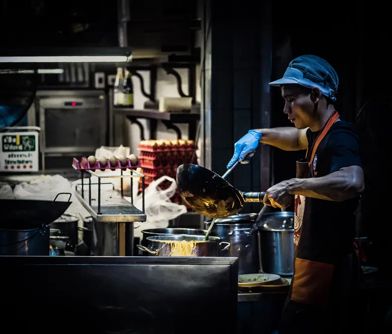 นักวิชาการ สจล. เผย 5 มาตรการควบคุมสุขลักษณะร้านอาหารริมทางทั่วประเทศ ในช่วงผ่อนปรนมาตรการล็อคดาวน์ พร้อมแนะรัฐดึงเทคโนโลยีช่วยผู้ประกอบการ