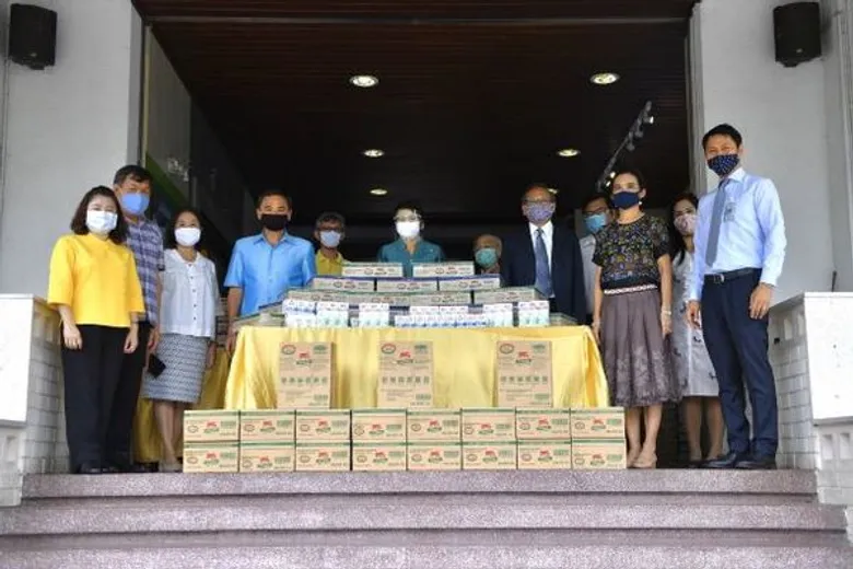 มกอช. มอบผลิตภัณฑ์นม ยู.เอช.ที. ไทย-เดนมาร์ค ในโครงการ “สายใยนมไทย-เดนมาร์ค ส่งกำลังใจสู้ภัย โควิด-19”