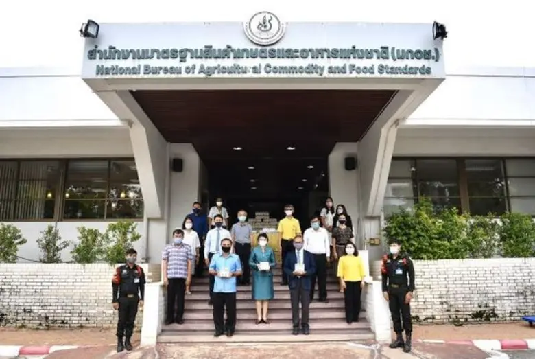 มกอช. มอบผลิตภัณฑ์นม ยู.เอช.ที. ไทย-เดนมาร์ค ในโครงการ “สายใยนมไทย-เดนมาร์ค ส่งกำลังใจสู้ภัย โควิด-19”