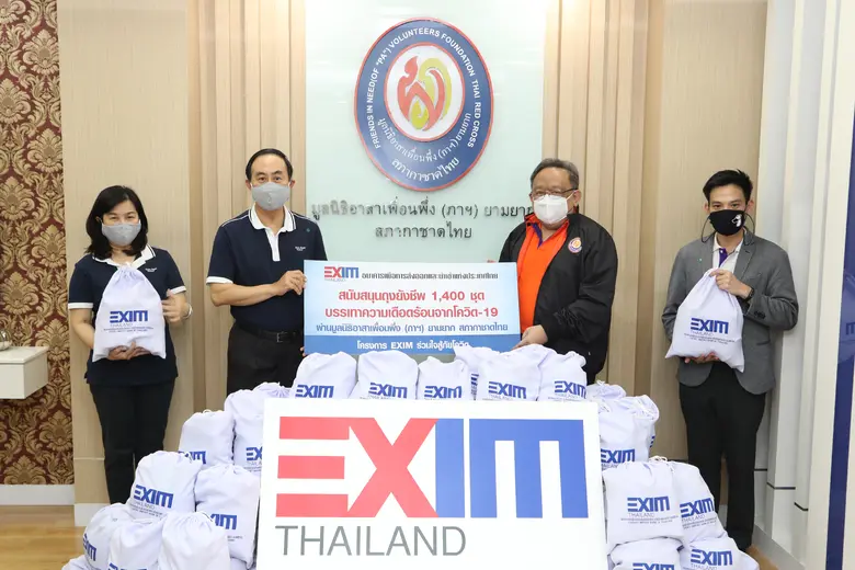 นายพิศิษฐ์ เสรีวิวัฒนา (ที่ 2 จากซ้าย) กร...