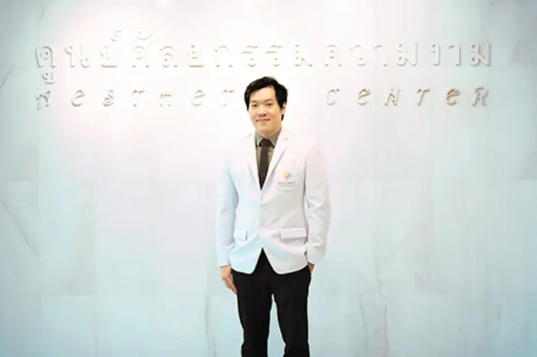 ภาพผู้คนล้มลงบนท้องถนนในประเทศจีน กลายเป็...