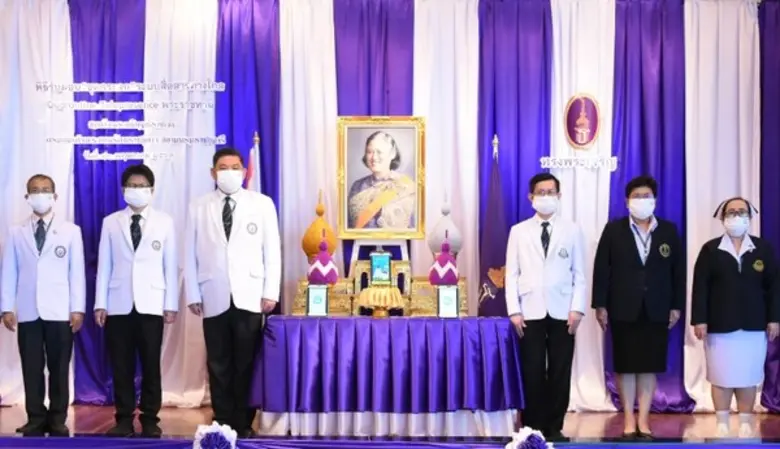 รศ.นพ.ประยุทธ ศิริวงษ์ คณบดีคณะแพทยศาสตร์...