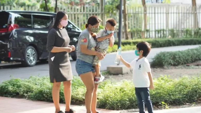 คุณหมอเคท หรือแพทย์หญิงของขวัญ ฟูจิตนิรันดร์ ผู้บริหารของขวัญคลินิก ได้จัดทำโครงการ CSR "ช่วยอุดหนุนมาจุนเจือ"