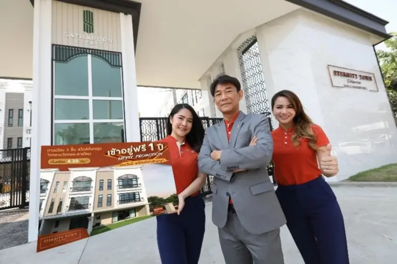 สุนทร สถาพร (กลาง) กรรมการผู้จัดการ บริษั...