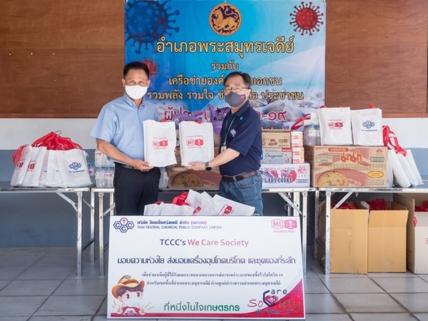 นายณัฐกร จิตราภัณฑ์ (ทางขวา) ผู้จัดการทั่...