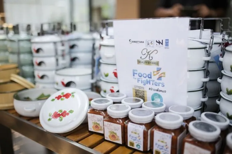 จากวิกฤติ สู่พลังที่อิ่มทั้งท้องและใจให้กับบุคลากรทางการแพทย์ Food For Fighters: ข้าวเพื่อหมอ โครงการของคนตัวเล็กๆ กับหัวใจที่ยิ่งใหญ่