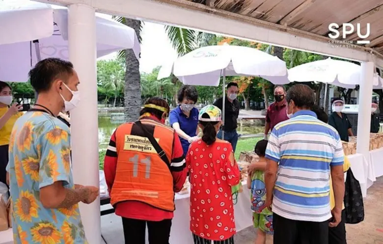 ส่งต่อความห่วงใย! SPU Care ผนึก วตท.รุ่นที่ 8 แจกอาหารประชาชน สู้โควิด-19 ฟรี