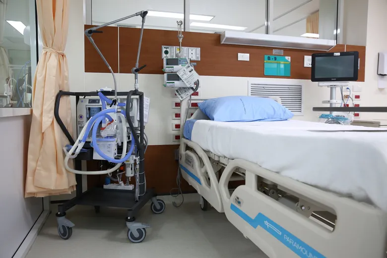 หอผู้ป่วยวิกฤตระบบการหายใจบ้านปูและอุปกรณ์ทางการแพทย์ รพ.ธรรมศาสตร์ฯ มูลค่า 30 ล้านบาท
