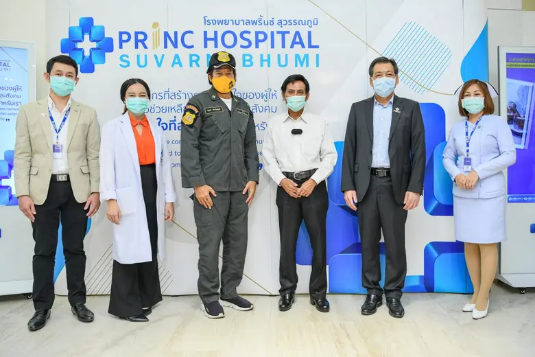 นายแพทย์ วรัญญ์ เทียนส่ง ผู้อำนวยการ โรงพยาบาลพริ้น...