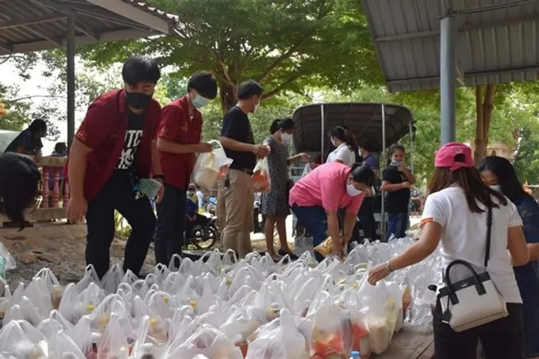 คณะอุตสาหกรรมเกษตร มจพ. วิทยาเขตราจีนบุรี จัดโครงการ “ปันน้ำใจสู้ภัยโควิด 19” ช่วยเหลือชุมชน